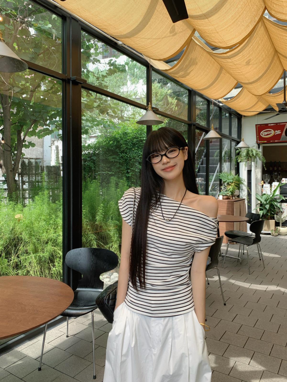 

Striped off-the-shoulder slanted collar short-sleeved T-shirt women s summer new popular hot girl pure lust and thin temperament beautiful top XXL