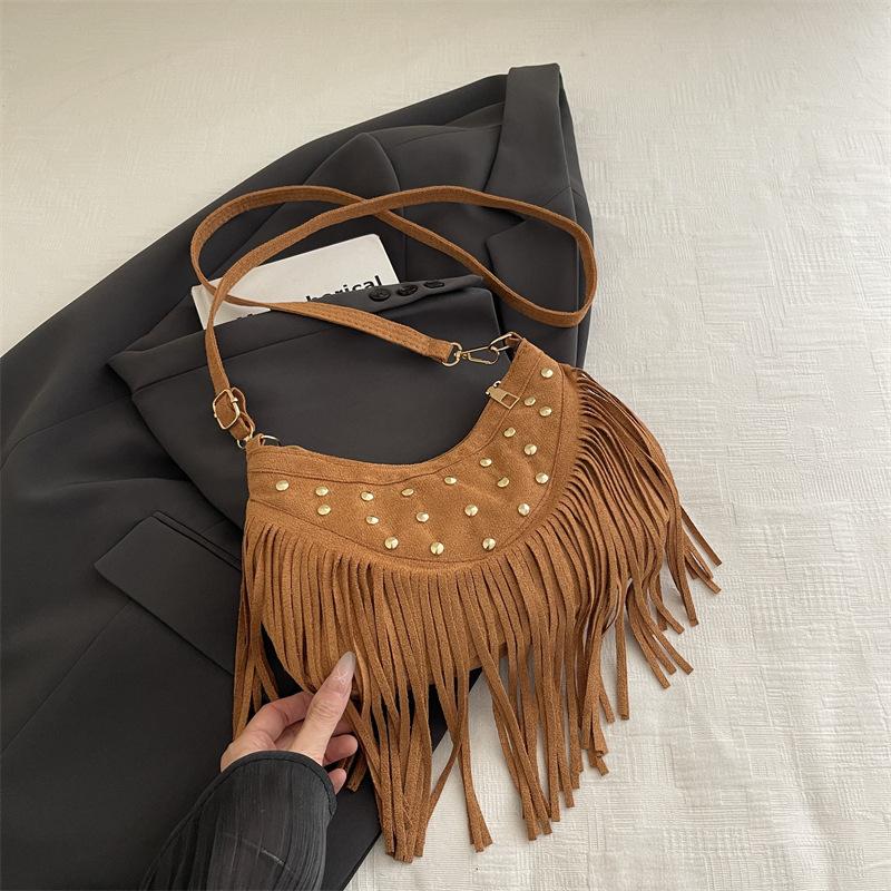New new Maillard brown fringed bag autumn new bohemian retro versatile messenger dumpling bag