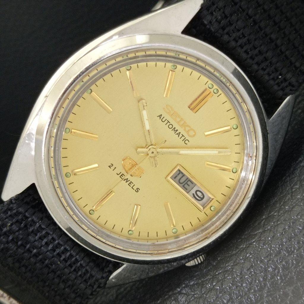 

SEIKO 5 AUTOMATIC VINTAGE JAPAN MENS GOLDEN COLOR DIAL WATCH a702628-1 R209-a702628