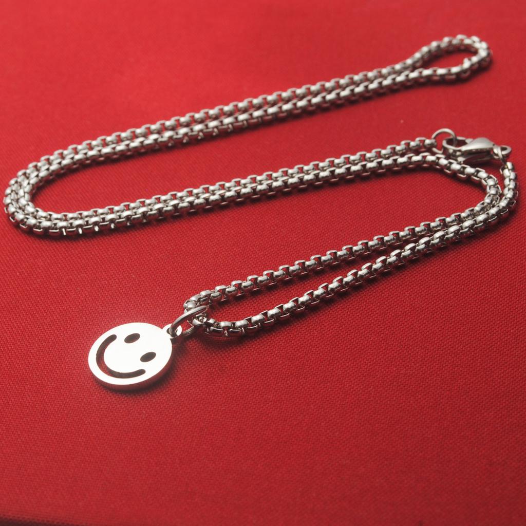 Titanium Steel Smiley Face Necklace Trendy Cool Sweater Chain Women'S Hip Hop Pendant Men'S Couple Accessories Personalized Pendant
