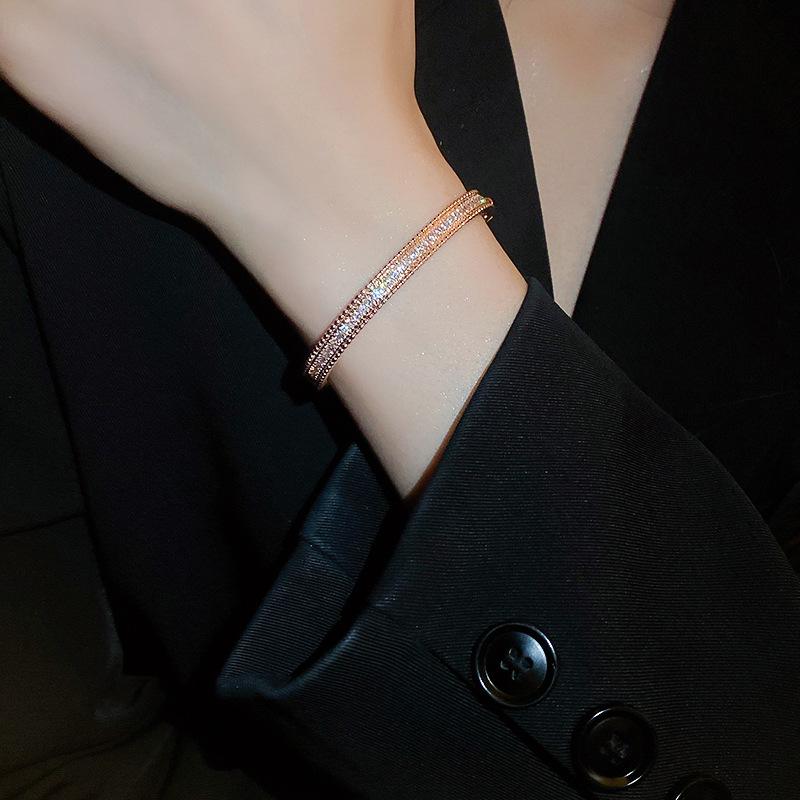 Lekka, luksusowa, wysokiej jakości bransoletka z cyrkoniami. Osobowość Minimalistyczna elegancka bransoletka. Bransoletka z wzorem mody mniejszości europejskiej i amerykańskiej