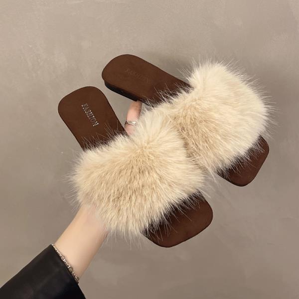 Fashion Shoes Woman 2025 Slippers Casual Low Fur Flip Flops Pantofle Winter Footwear Luxury Plush Flat New Slides Female Shoes Plush Sli