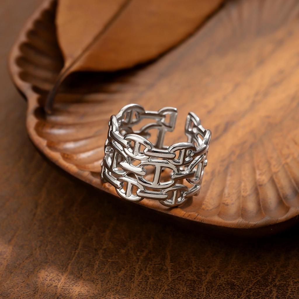 Stylish European & American High-End Titanium Steel Adjustable Open Ring for Women - Colorfast Stainless Steel
