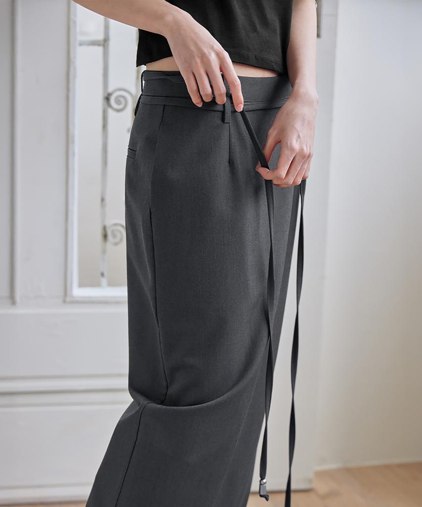 Leondeondada H-Line Strap Skirt, Charcoal