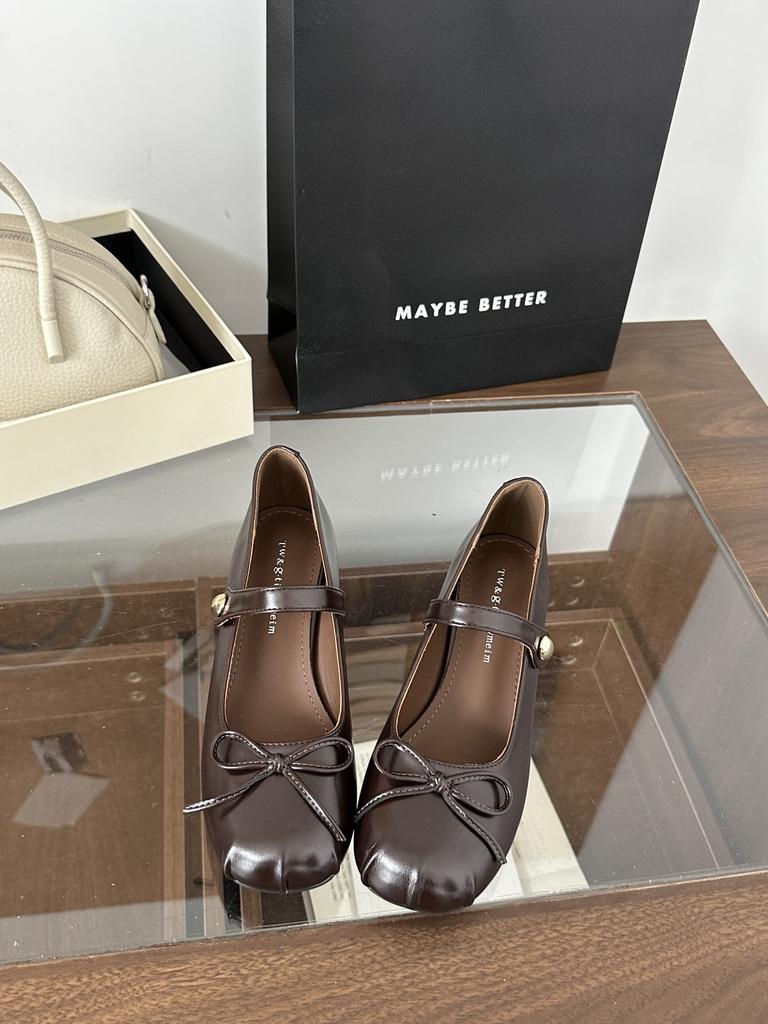 2025 new retro shallow mouth casual wear leather Mary Jane shoes women's versatile Shu U soft sole one-word buckle single