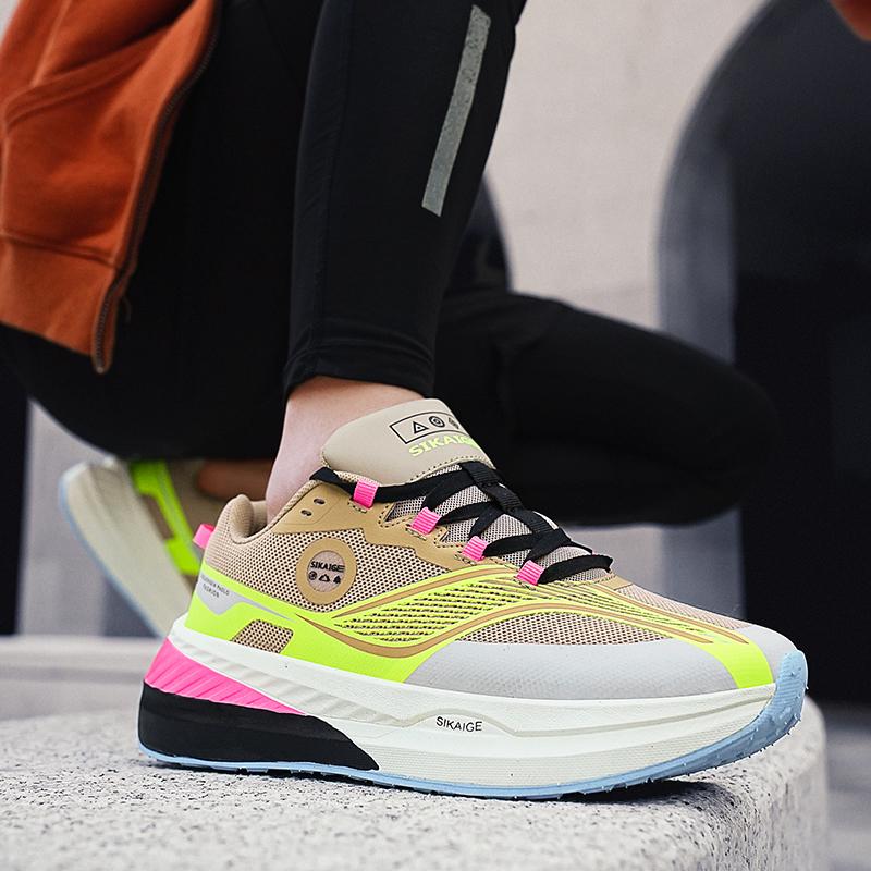 Nové vysoce kvalitní dámské běžecké boty pro muže Prodyšné sportovní sportovní boty Návrhář Pohodlné měkké fitness joggingové tenisky