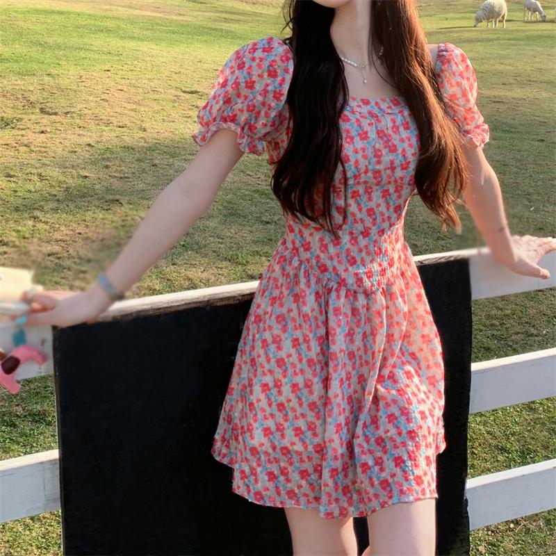 

Женское платье с квадратным вырезом на талии и милым цветочным принтом M