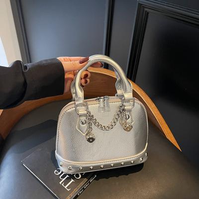 Una Borsa a Conchiglia con Manici Multipli e un Elegante Design a Spalla Singola/Crossbody in Stile Business