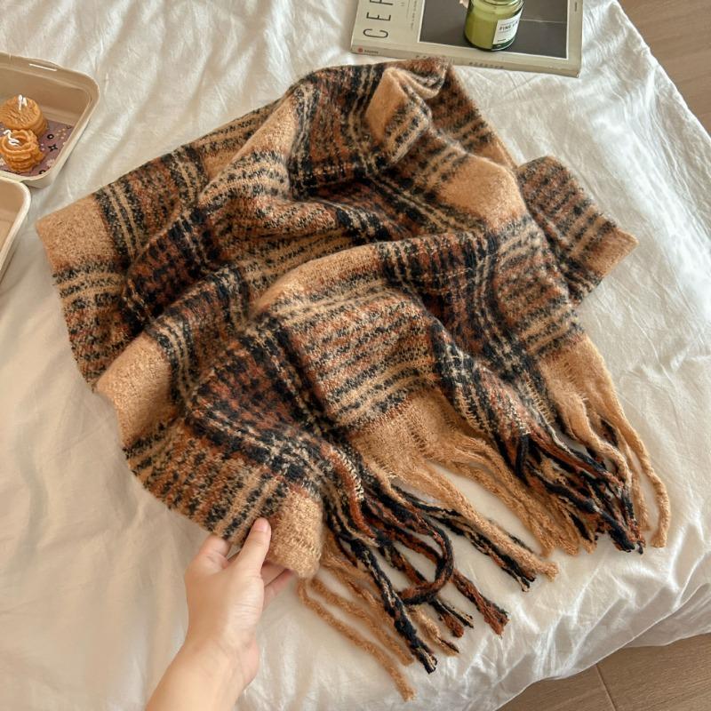 Autumn and winter new Maillard imitation cashmere plaid scarf women's winter senior sense versatile shawl thickened warm scarf