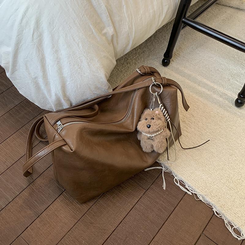 

Сумка через плечо Мягкая кожа Повседневная текстура Стильная и простая сумка-мессенджер Большая вместимость Кампус класс Сумка для поездок на работу Женская Without pendant коричневый