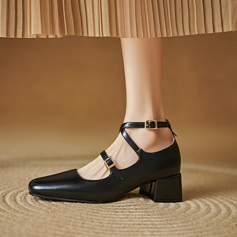 

Новая всесезонная женская обувь, квадратный носок, резиновая мягкая подошва, маленькие кожаные туфли, женские туфли с пряжкой, повседневные однотонные туфли, квадратный каблук 39 чёрный