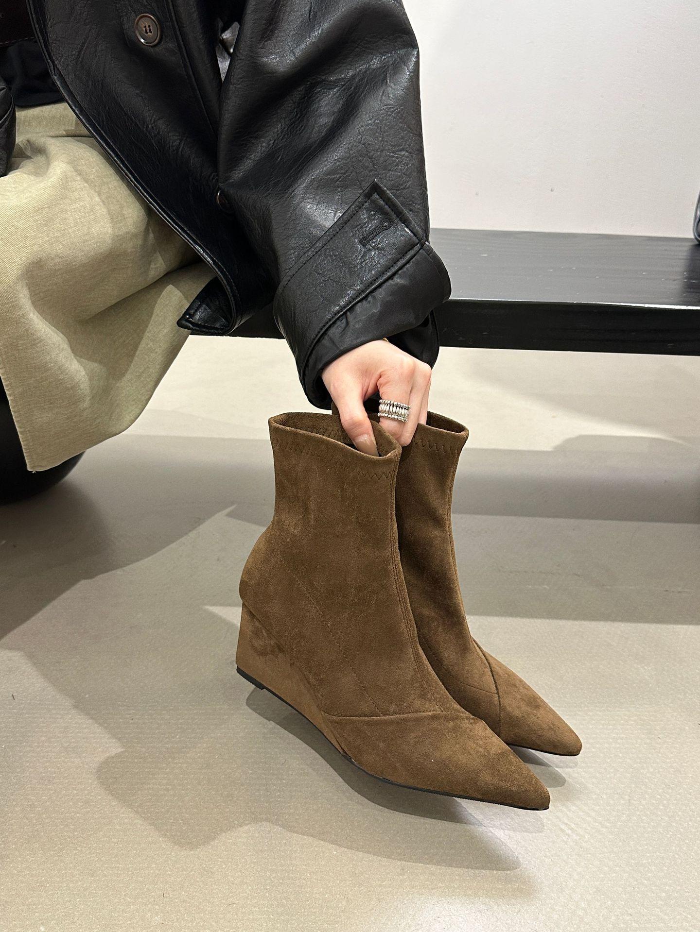 

Корейские остроносые бордовые тонкие ботильоны на толстом каблуке 2025 новые весенне-осенние одинарные ботильоны ретро короткие ботильоны на низком каблуке 39