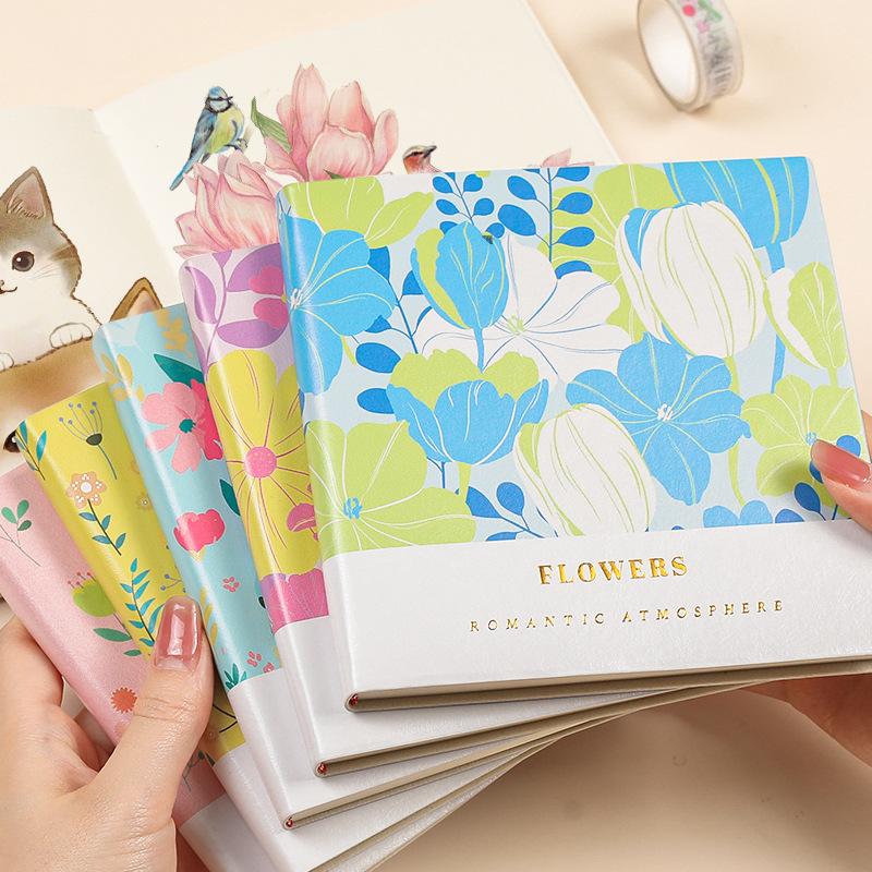 Quadratisches leeres Notizbuch, das flach aufgeklappt werden kann  Tragbares Skizzenbuch  Schnellskizzenbuch  Verdicktes Notizbuch  Zeichenbuch  Speziell für Kunststudenten