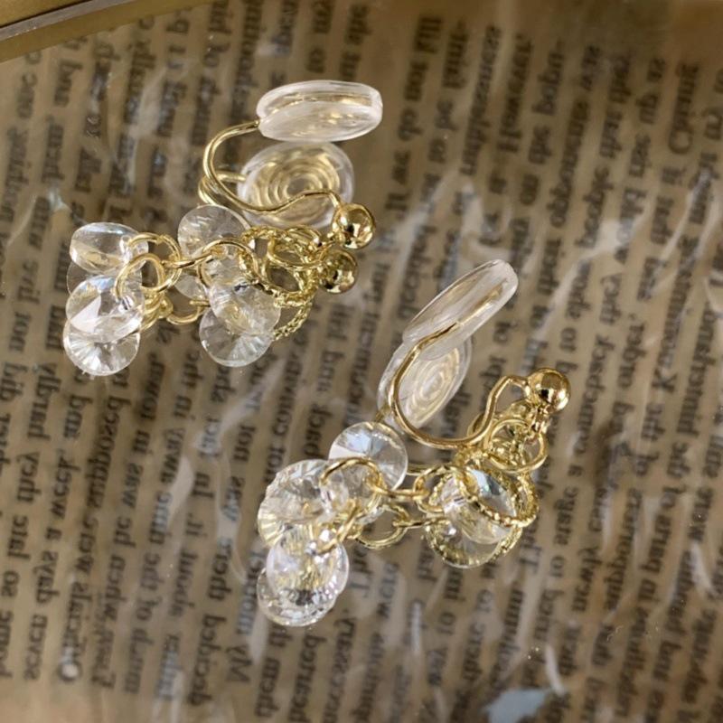 Chic Tassel Ear Clip: Elegant, Painless Earring for Non-Pierced Ears with Unique Design