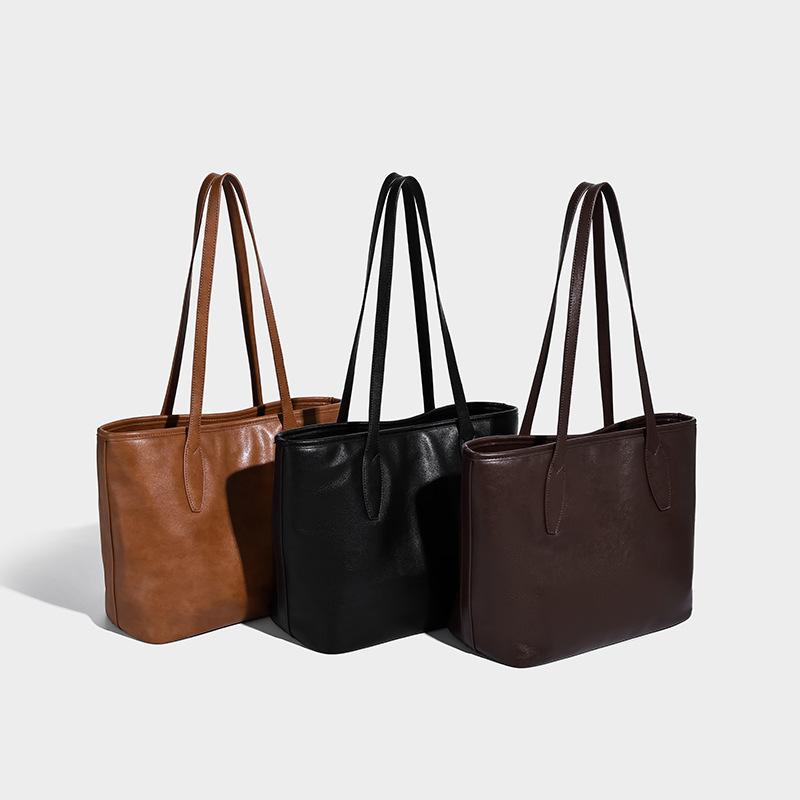 High-End Large Capacity Tote Bag for Women 2025 Early Autumn New Commuter Shoulder Bag Niche Design Fashion Large Bag