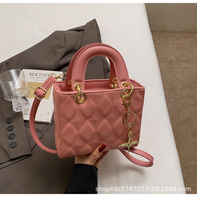 High-end fashion Dai Fei bag women's bag 2025 new commuter diamond handbag niche design one-shoulder crossbody bag