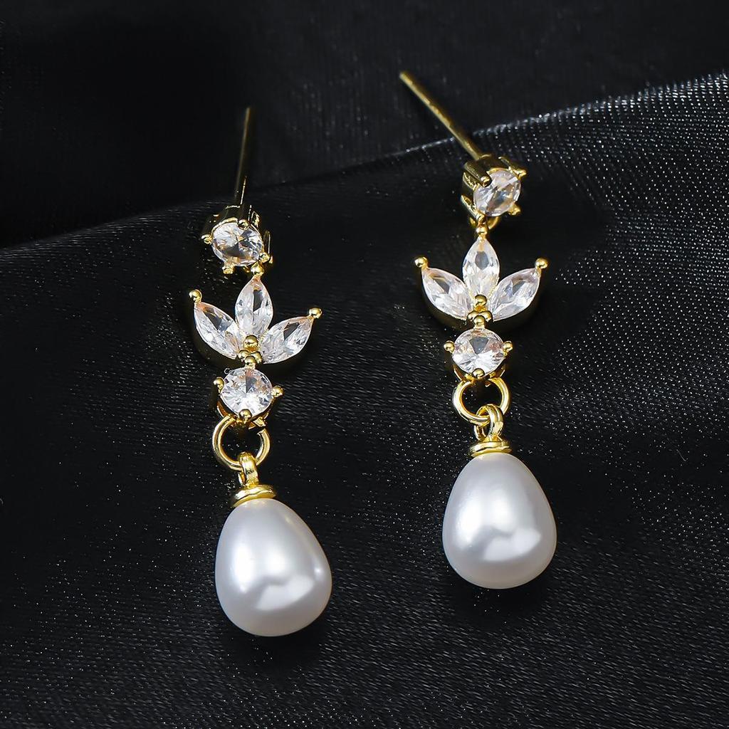 Luxurious European & American Long Pearl Drop Earrings with Zircon