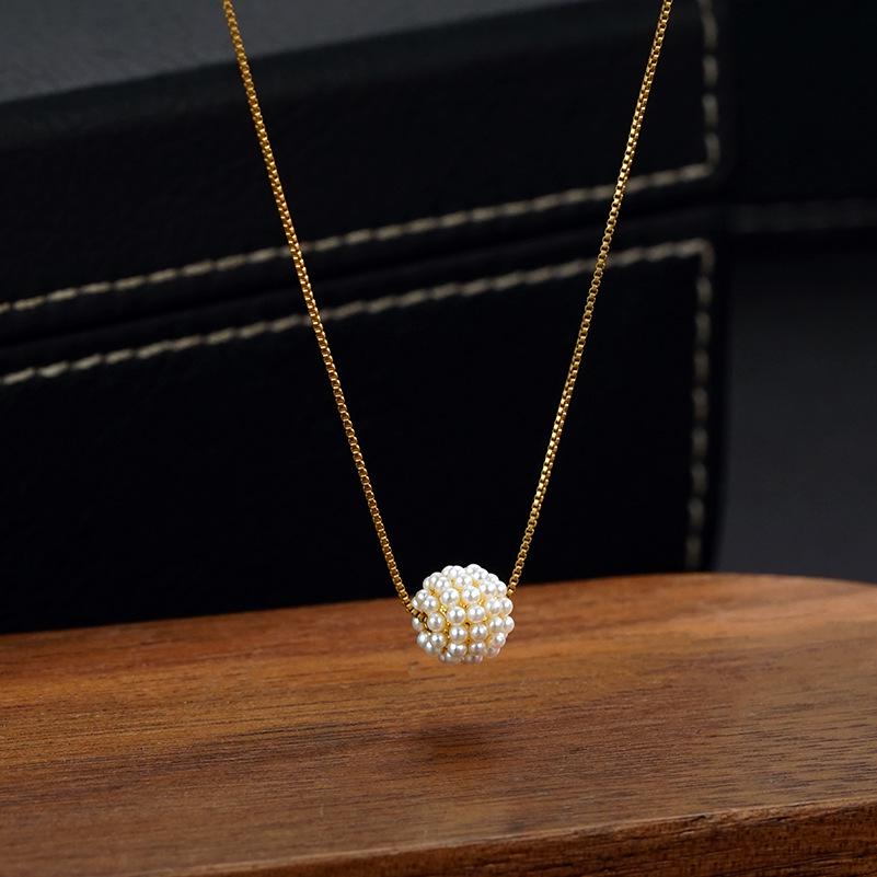 

Exquisite Minimalist Beaded Hydrangea Pendant Necklace 18K