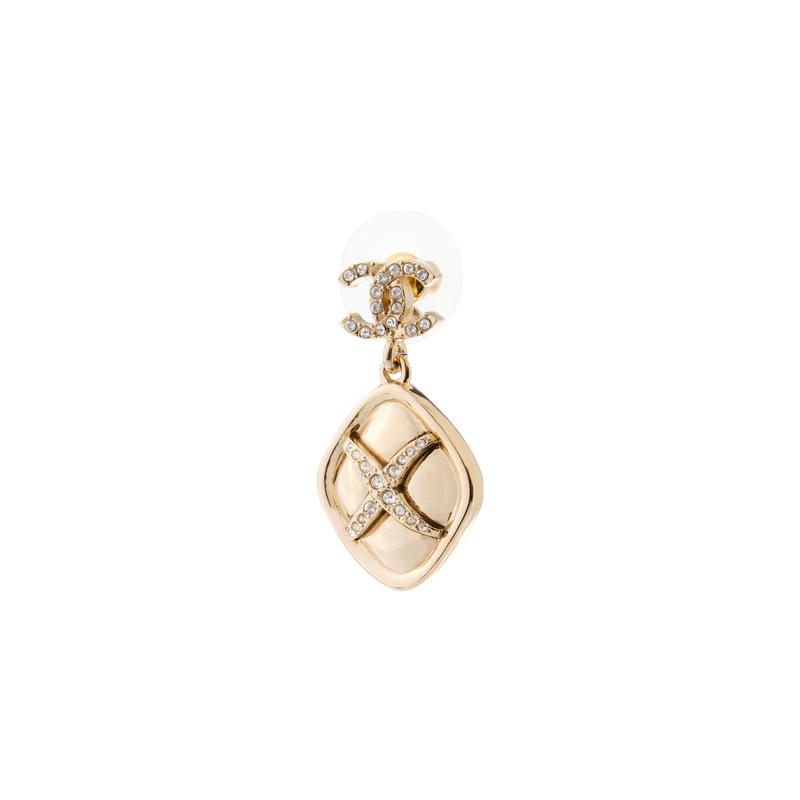 CHANEL metal and rhinestone double C earrings gold