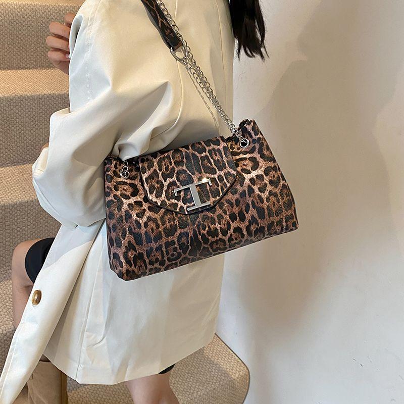 Advanced Sense of Large Capacity Leopard Print Underarm Bag, Fashionable Chain Shoulder Crossbody Bag, Fashionable and Versatile Women's Bag