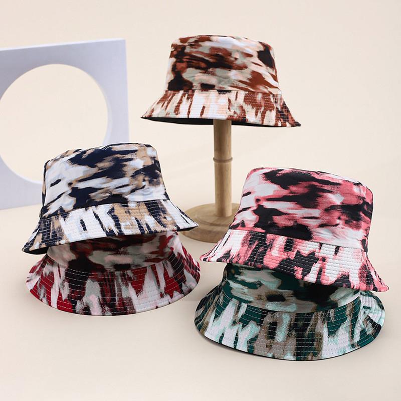 Modischer Wende-Fischerhut im Tiedye-Look für Sonnenschutz und Belüftung
