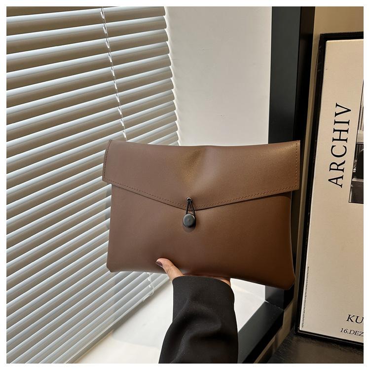 

Летний большой вместимости 2025 персонализированный модный повседневный темперамент простой банкетный клатч-конверт