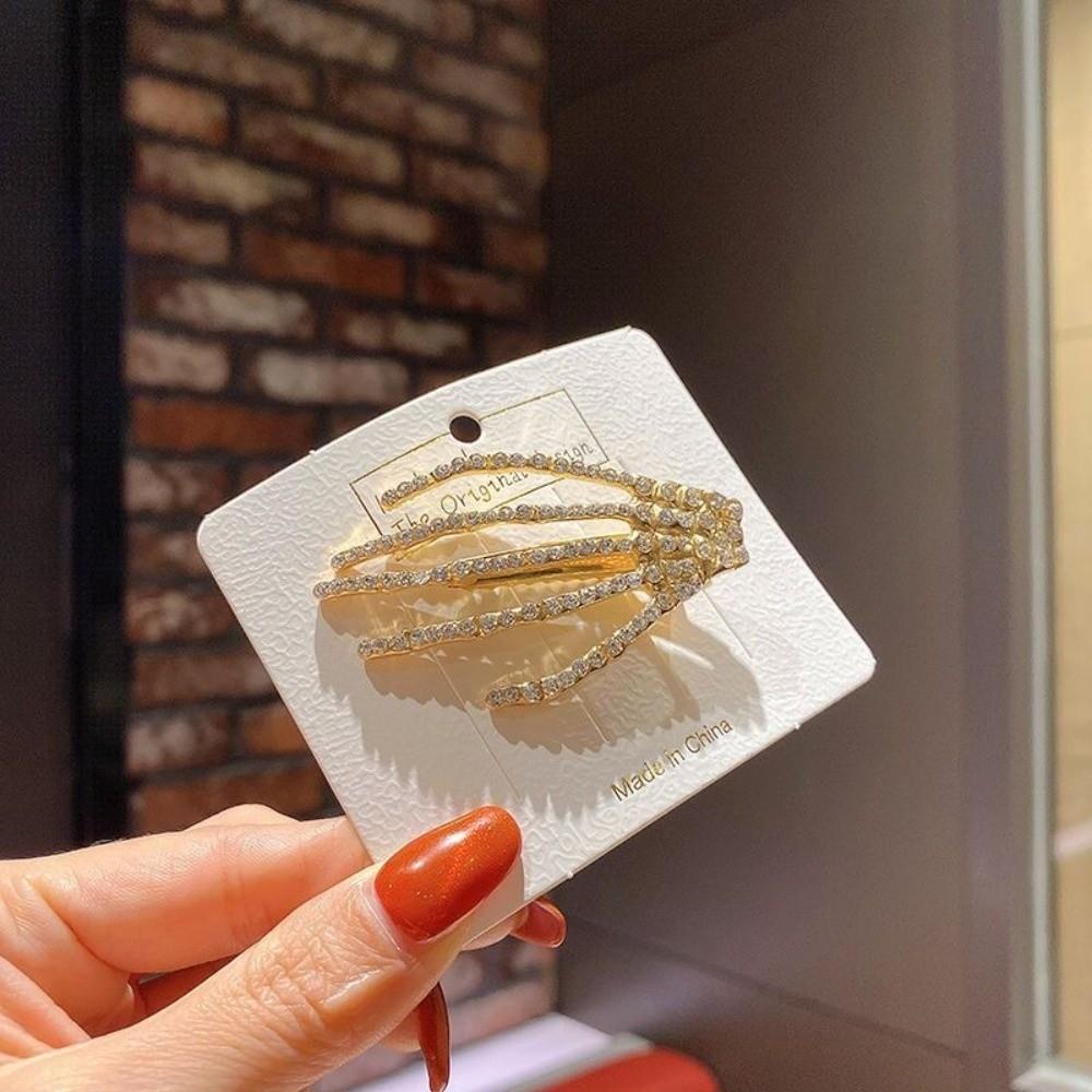 Retro Skeleton Hand Hair Clip Skull Skeleton Hand Headwear Bone Claw Hairpin Hair Accessories