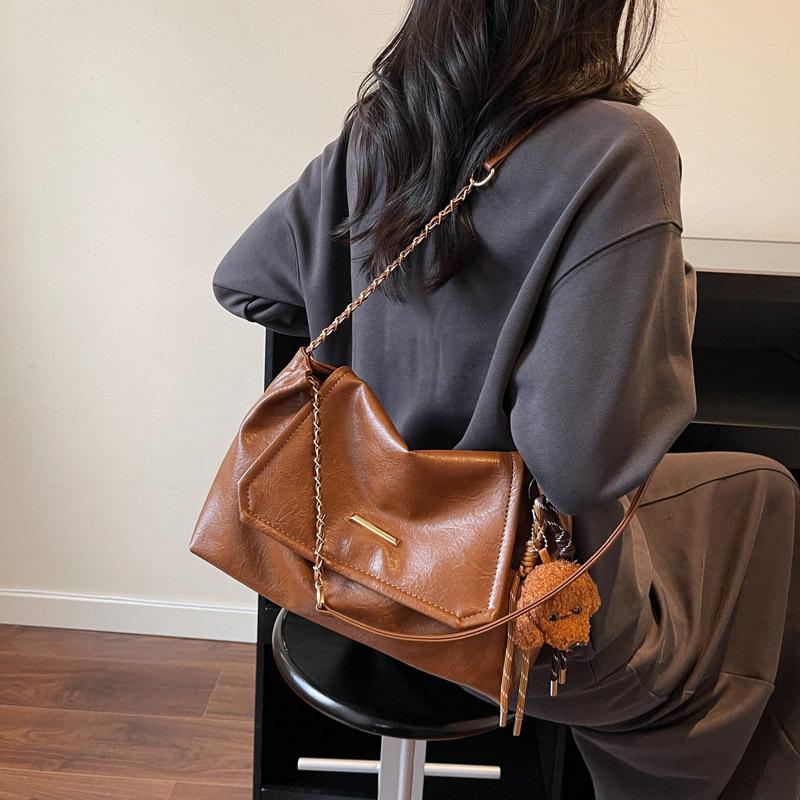 Retro bag women's large-capacity autumn and winter versatile chain shoulder bag commuter tote bag