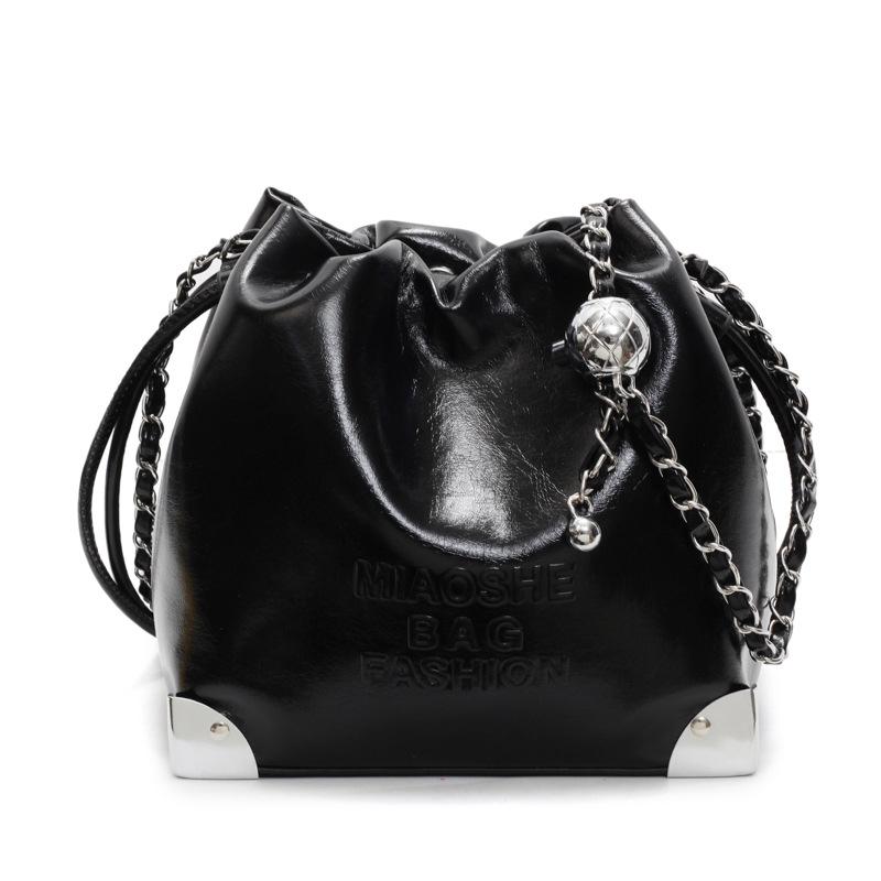 Trendy new Korean version of simple foreign style pumping belt bucket bag fashionable versatile high-end texture chain messenger bag female