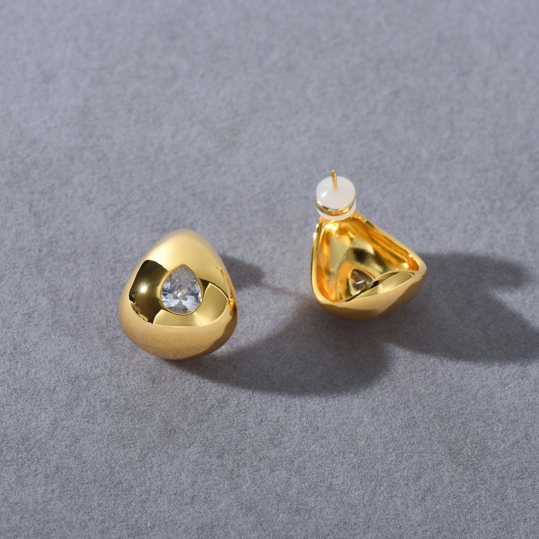 High-Grade Metal C-Inlaid Zircon Earrings S925 Silver Needle Earrings Mori Niche Sweet Temperament Earrings