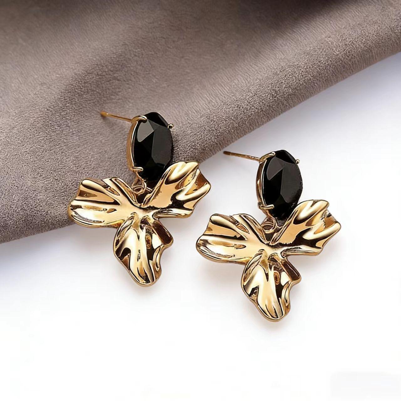 Hong Kong Style Rhinestone Flower Stud Earrings - Luxurious & Trendy Women s Accessory