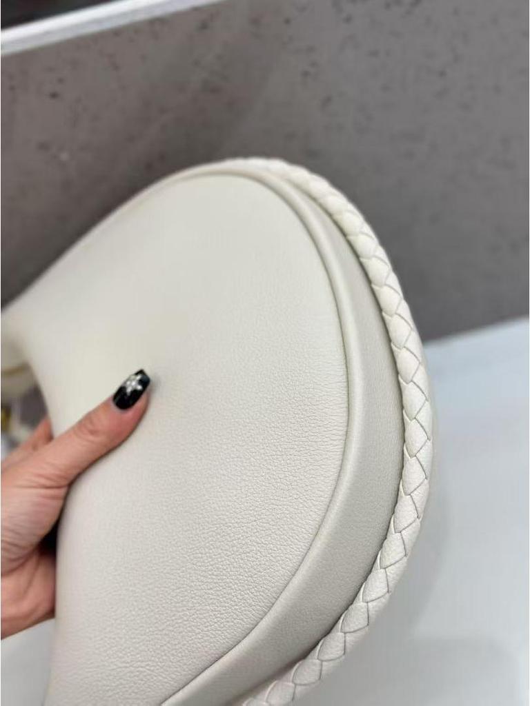 European & American Trend: Genuine Leather Women's Half-Moon Underarm Bag - Exquisite, Relaxed Casual Woven Handbag