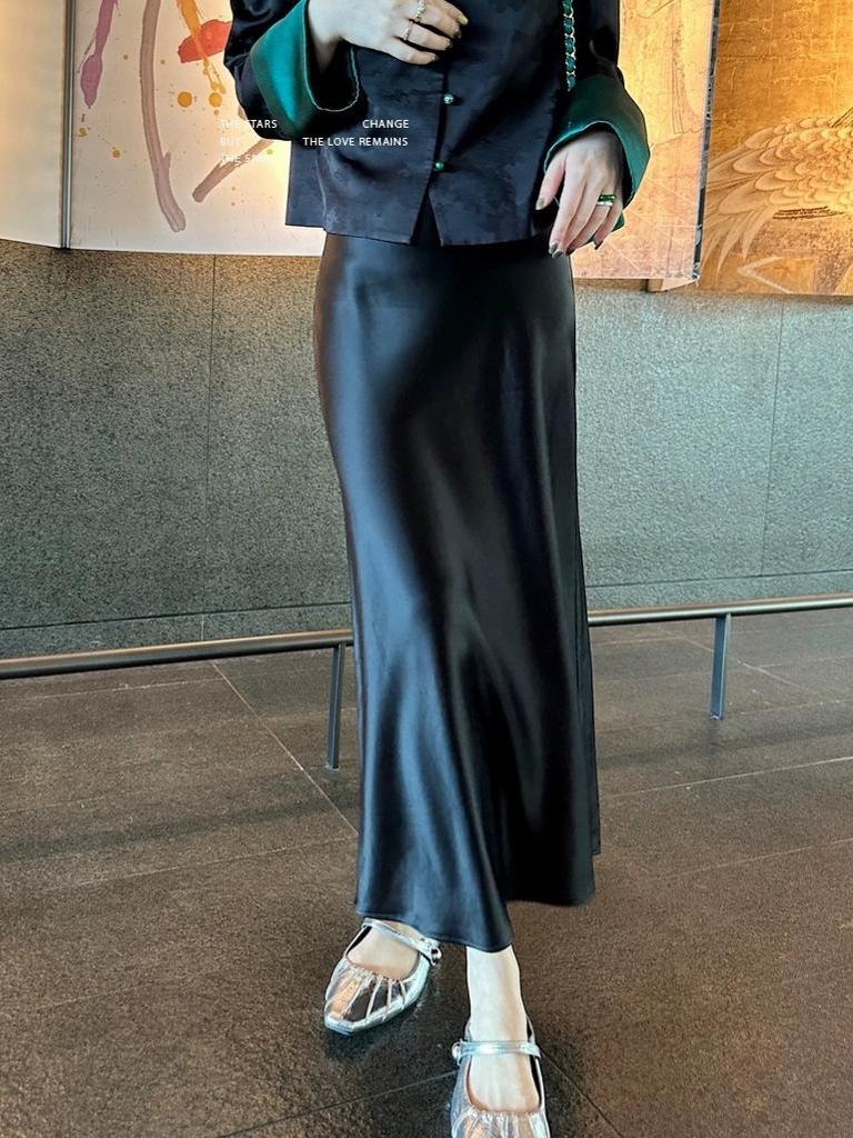 Elegant Vinegar Satin Skirt: Glossy Texture with Side Slit