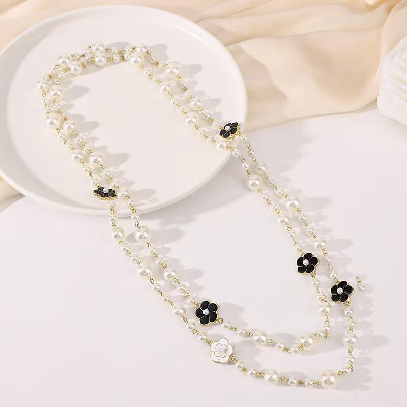 Korean Fashion Pearl Necklace: Elegant Rose Pendant, Versatile Multi-Layer Design, Long Style.