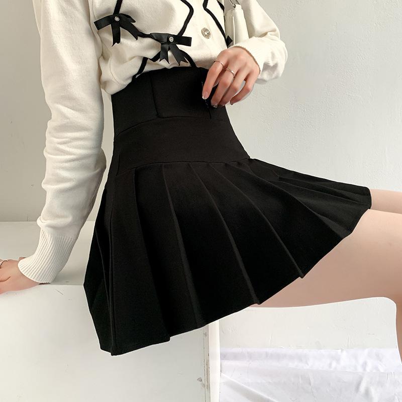 

Qooth Эластичная плиссированная мини-юбка черная юбка в стиле преппи повседневная юбка А-силуэта с высокой талией QT2058 M чёрный