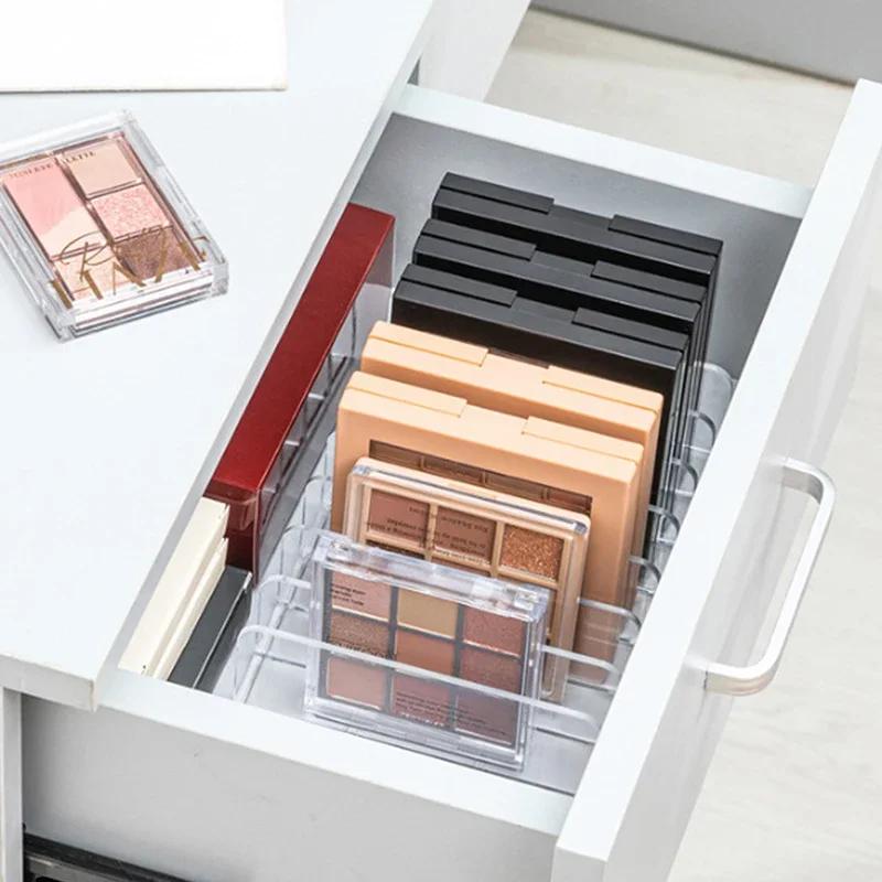 Scatola portaoggetti per palette ombretti da scrivania Divisorio per cassetti trucco Rastrelliera portaoggetti per trucco Scatola espositiva Scaffale per fard e cosmetici in plastica a 7 scomparti