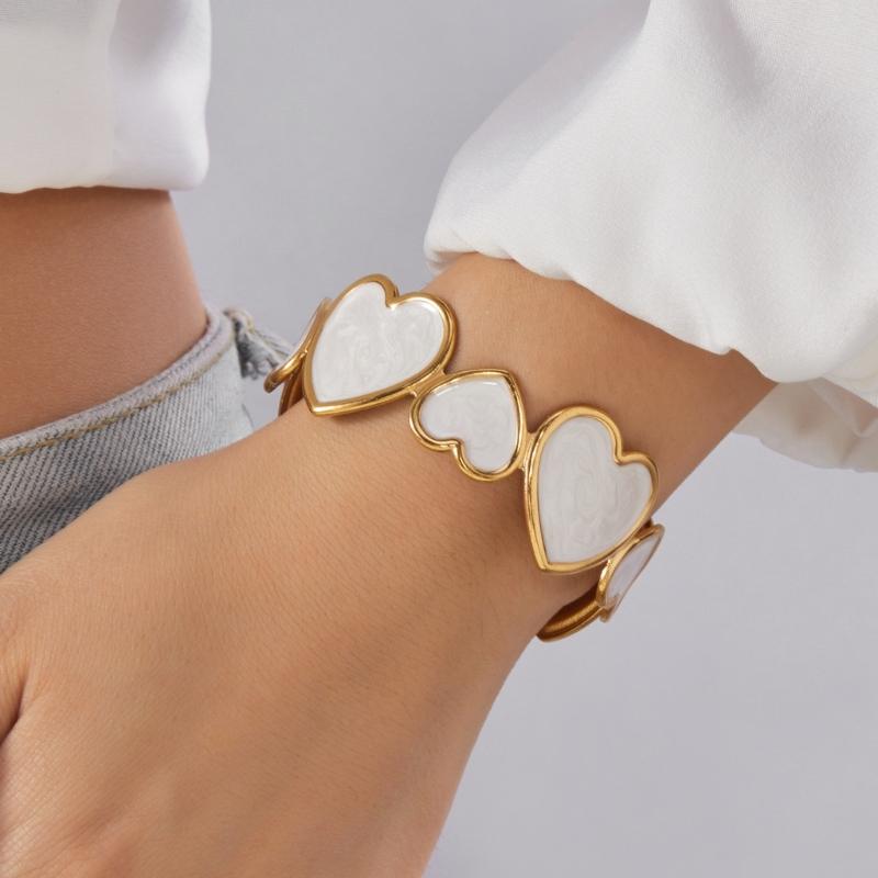 Elegant Geometric Love Shape Stainless Steel Cuff Bracelet Gold Tone Perfect for Women Fashion Jewelry and Gift Ideas