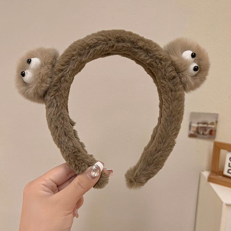 Cartoon Soot Ball Plush Headband: Non-Slip Hairband for Women & Kids, Ideal for Washing, Cute Versatile Fall Hair Accessory.