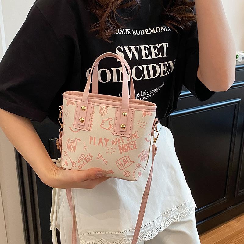 Contrasting color big bag women's 2025 autumn and winter new cute cartoon printed shoulder bag versatile trendy tote bag