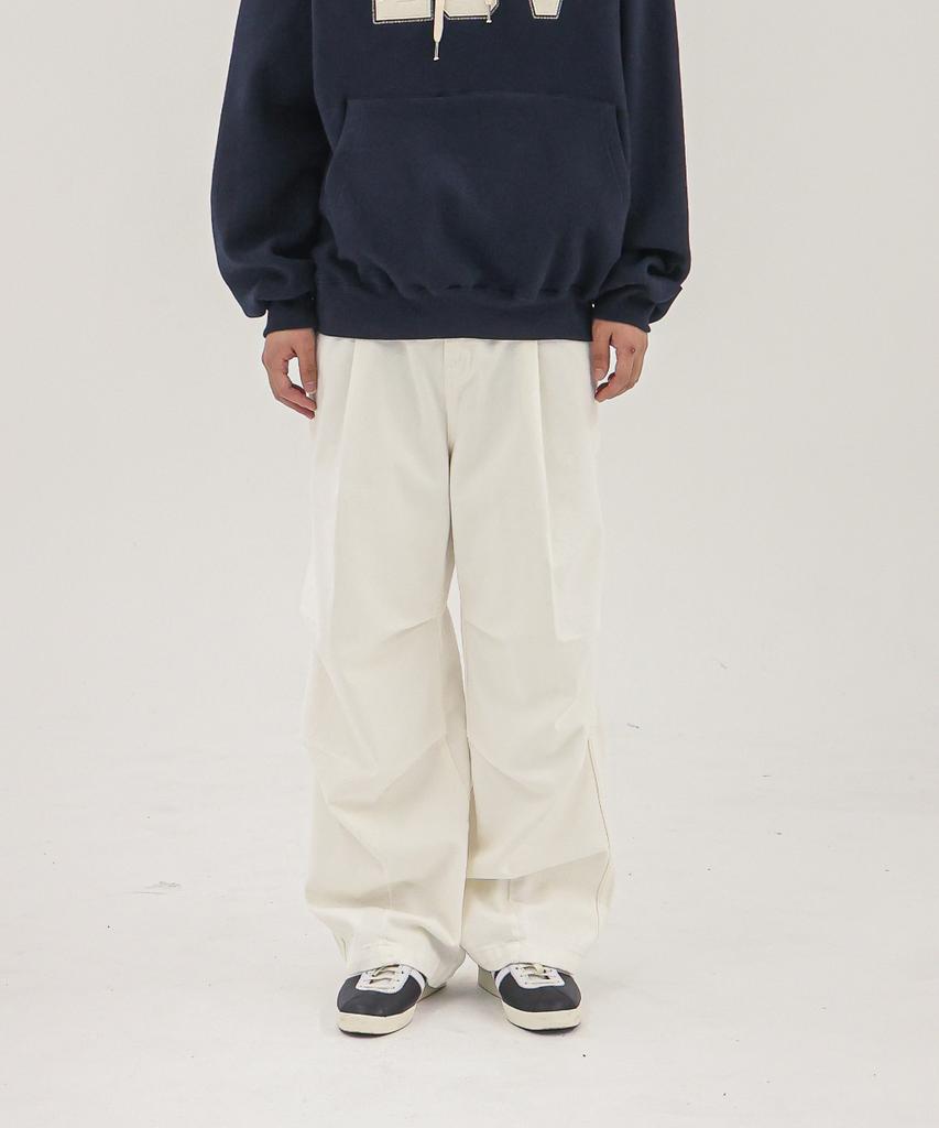 Deoseutoli Pintuck Parachute Pants (White)