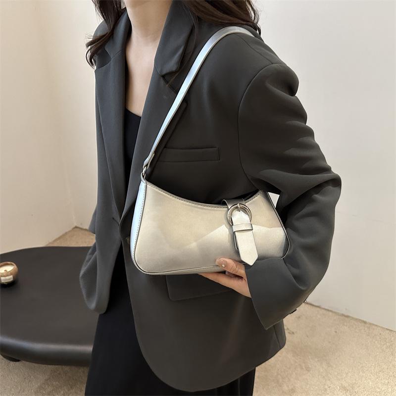 Retro Halbmond-Handtasche für Damen - Herbst 2024 Trend, Einfarbig, Texturiertes Design