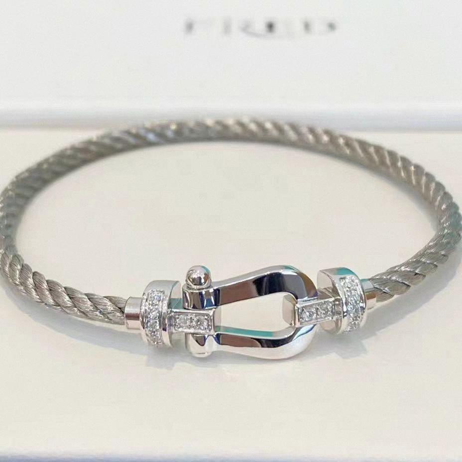 Fred Horseshoe Diamond-Set 18k Gold & Stainless Steel Bracelet - Luxurious Couple's Style for Men and Women, Large Size.