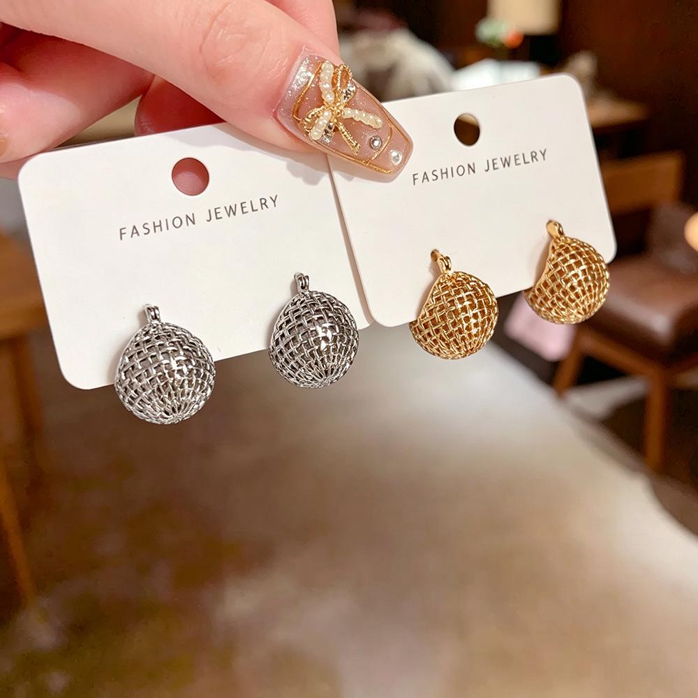 Elegant Retro Woven Hollow Ball Earrings for Women - Versatile and Fashionable Ear Accessories