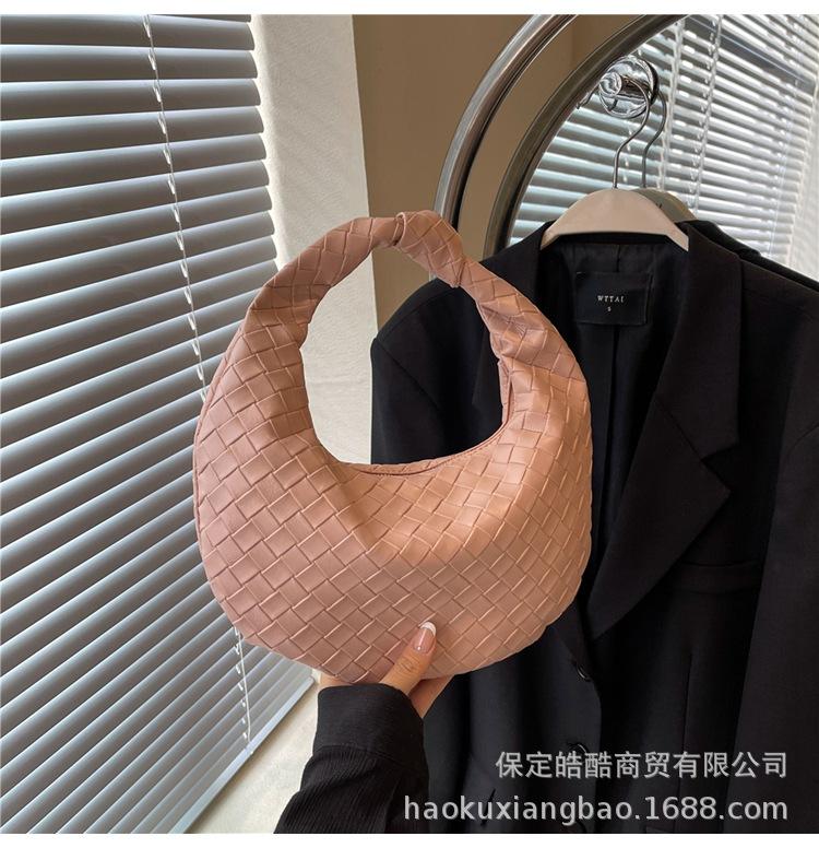 Niche design hand-woven bag versatile underarm bag women's high sense 2025 new single shoulder portable dumpling bag