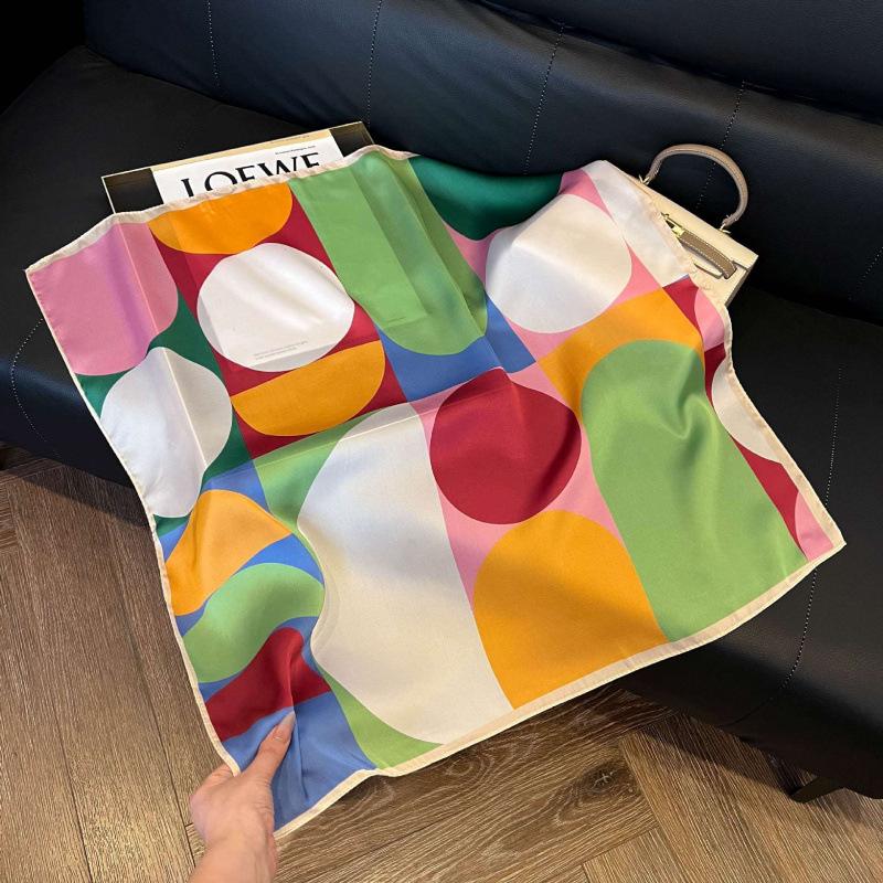 New 71 * 71cm Korean version small square scarf women's silk scarf spring and summer thin sunscreen scarf neck protection tied bag headband scarf