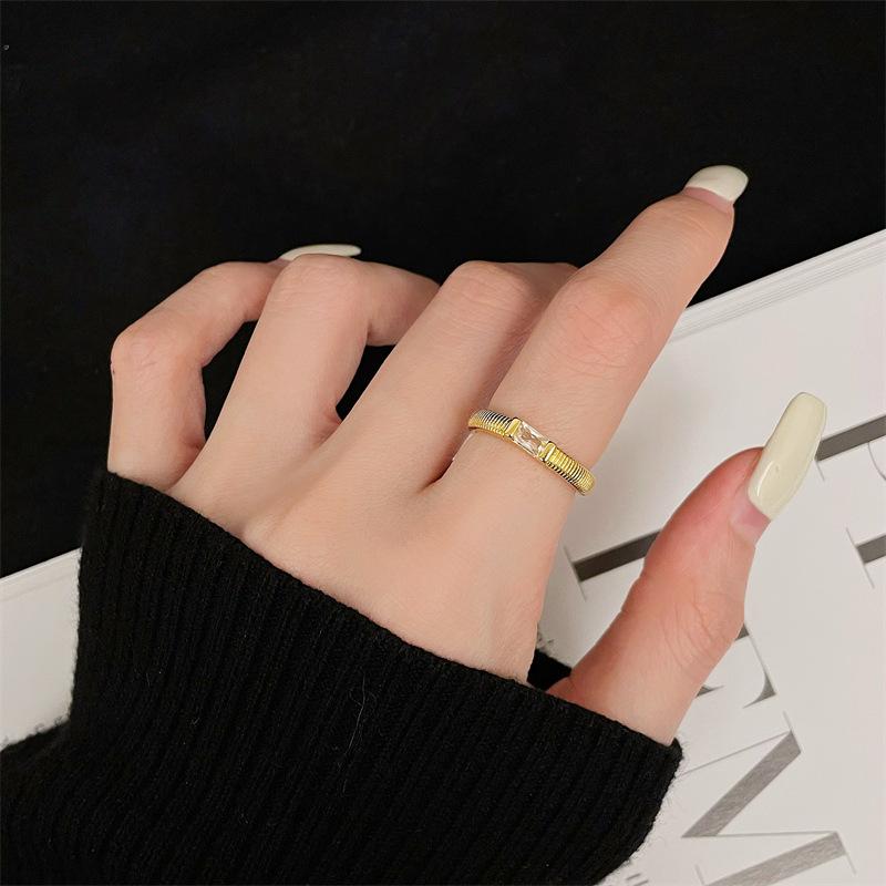 

Simple And Fashionable Medieval Brushed Egg-Shaped Zircon T-Square Open Ring Index Finger Ring Temperament Exquisite Ring Woman Adjustable opening