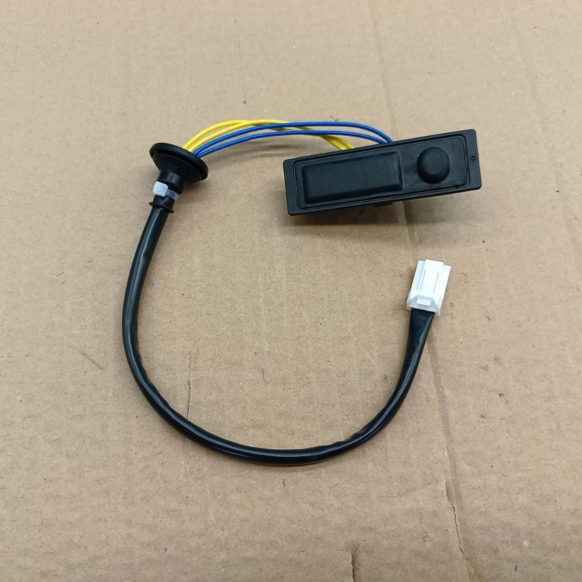 The 25380-5RA0A trunk switch button is compatible with Nissan Kicks P15 tailgate opening. Original Configuration