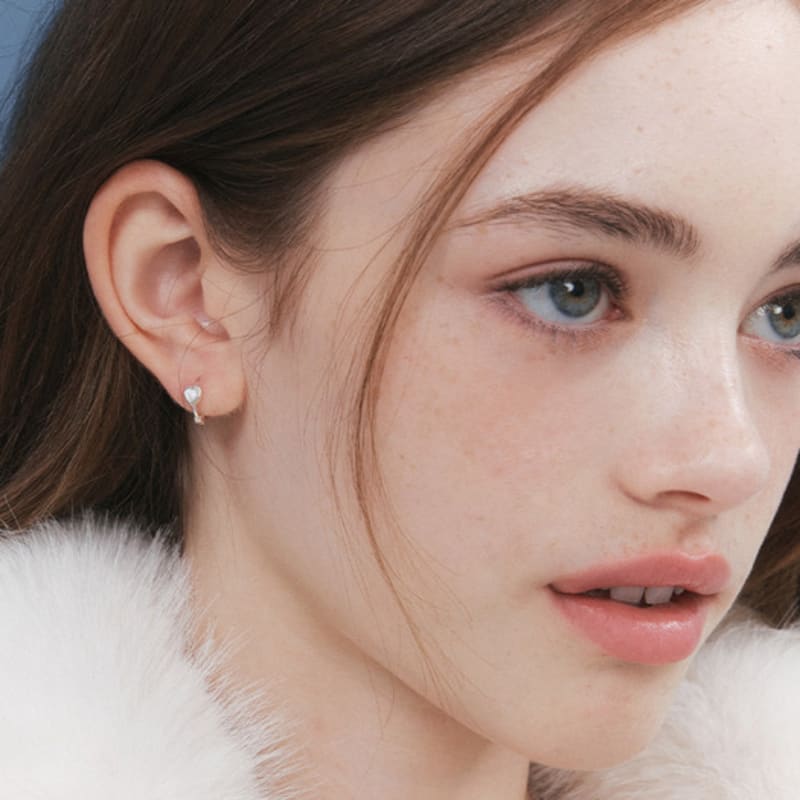 engbrox Petit Heart Nacre Earring