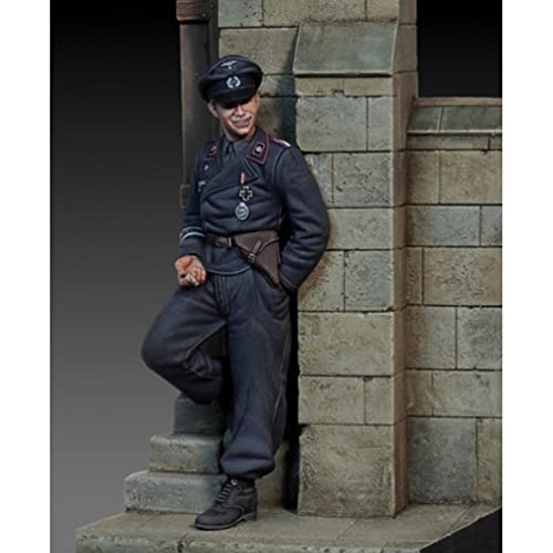 Royal Model 1/35 WWII German Tank Crew Leaning Against a Wall Resin Kit RM794