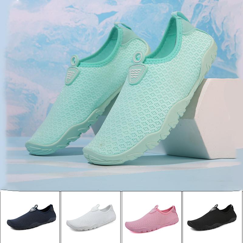 Heiß verkaufte Unisex-Wasserschuhe mit rutschfesten und atmungsaktiven weich besohlten Strandsandalen für Herren-Schwimmschuhe 36-46